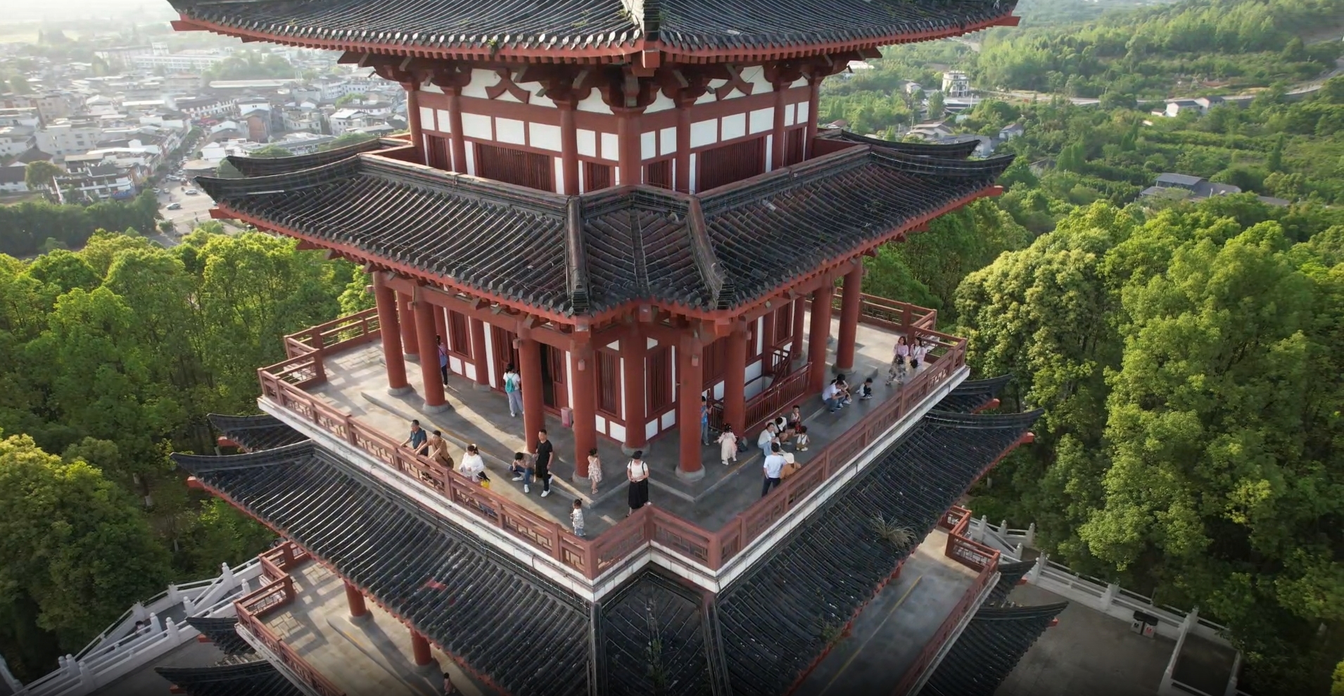 【视频】李白文化游“燃”爆暑期 江油成游客“诗”情画意的打卡地