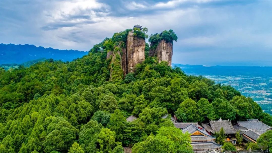 读李白 游神州丨跟着李白去旅游中华文化主题旅游线路正式发布,一起开启诗意文化之旅。 读李白 游神州丨跟着李白去旅游中华文化主题旅游线路正式发布,一起开启诗意文化之旅。