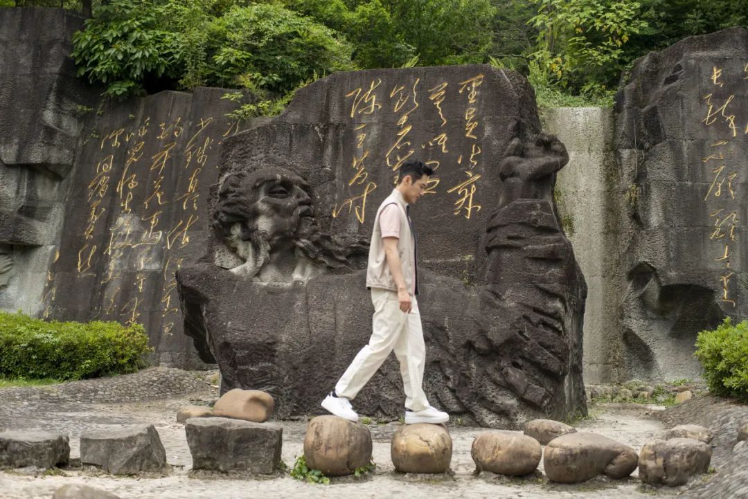 读李白 游神州丨跟着李白去旅游中华文化主题旅游线路正式发布，一起开启诗意文化之旅。